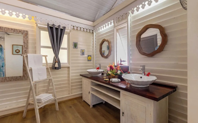 Opoa Beach Hotel