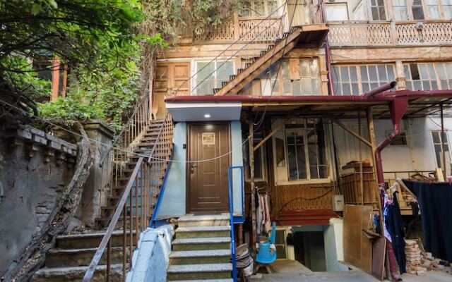 Falcon Apartments - Solo