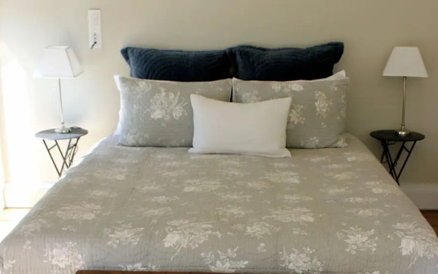 970 Lonely Bay Lodge