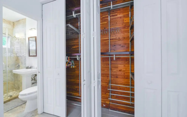 Peaceful Comfort: Comfortable Miami Home