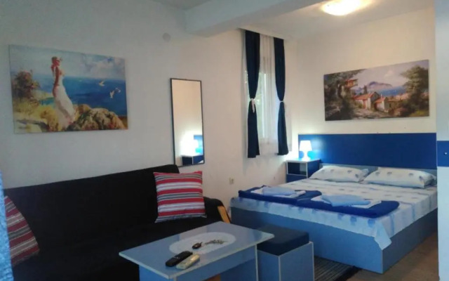 Blue Apartments & Suites