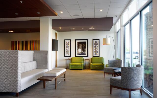 Holiday Inn Express & Suites Omaha - Millard Area, an IHG Hotel