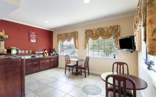 Econo Lodge And Suites