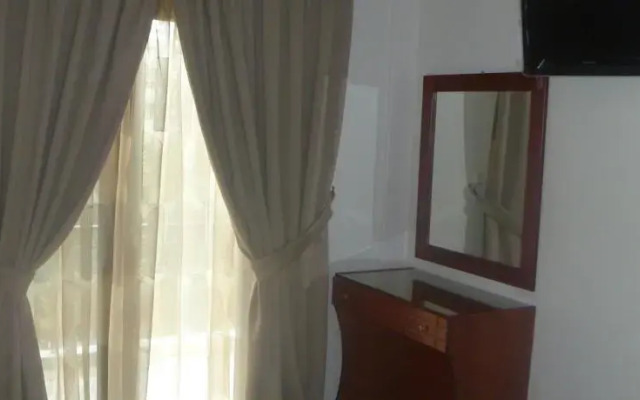 Studios Apartments Irini Patira