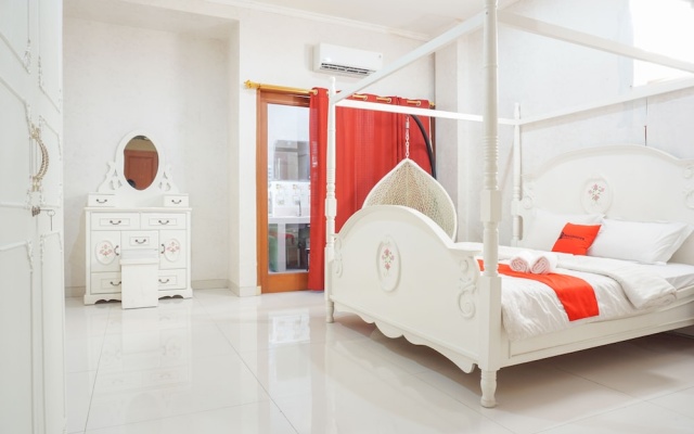 Residences by RedDoorz near Kemang Square – Guest Rooms – Jakarta