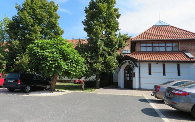 Józsi Bácsi Vendéglője és Szállodája