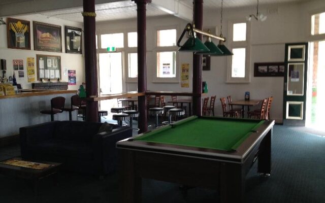 Neath Hotel