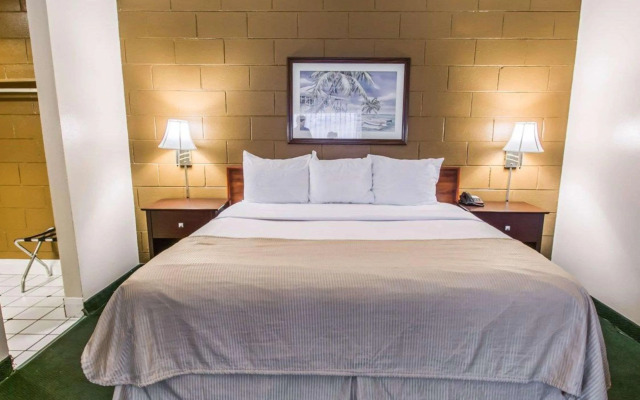 Econo Lodge Cocoa Beach - near the Port