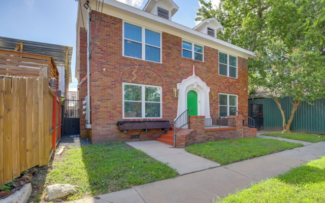 Pet-friendly Houston Apartment: Walk to Midtown!