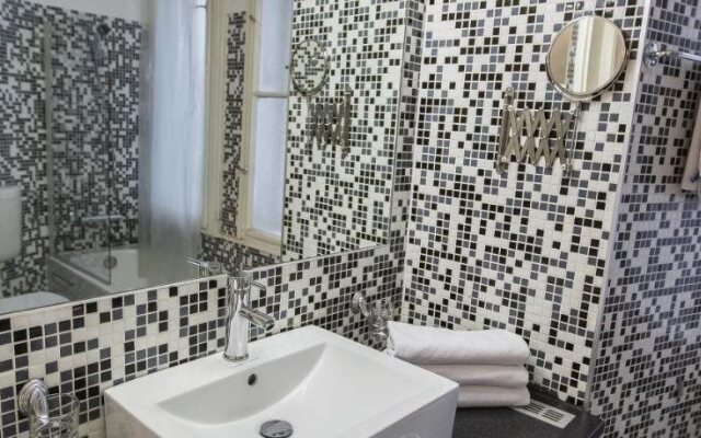 Carlton Suites