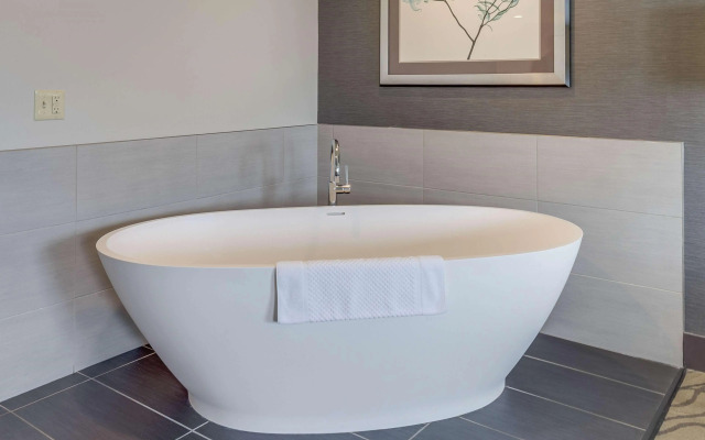 Doubletree by Hilton Hotel Racine Harbourwalk