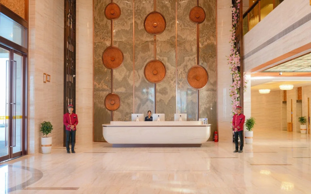 Donghu Resort Hotel