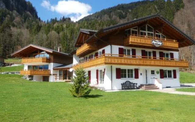 Charivari Alpenlodge