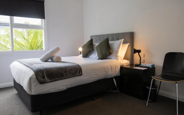 Tullah Lakeside Lodge – Guest Rooms – Tullah