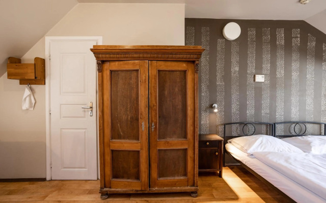 Sir Toby's Hostel
