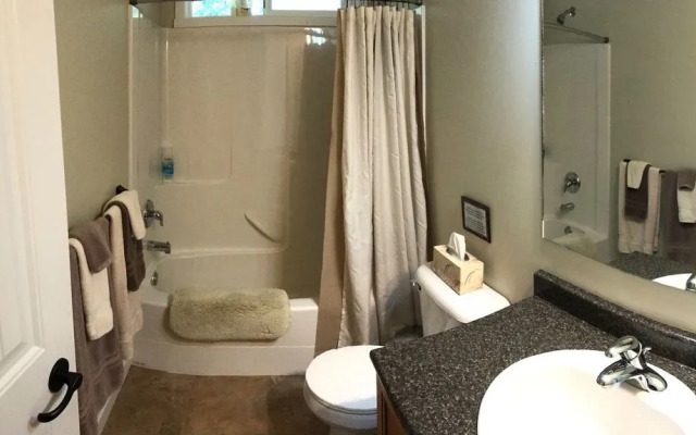 Tod Mountain Guest Cabins