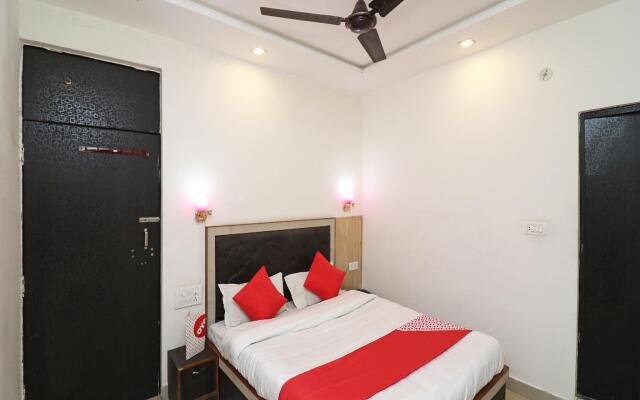 OYO Flagship 24679 Hotel Green House