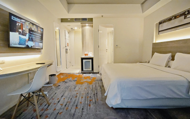 HARRIS Suites fX Sudirman