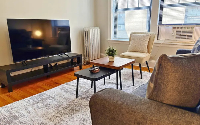 Furnished 1BR - Woodlawn 2W