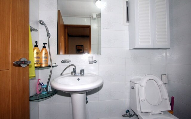 Gyo-dong Oegasjip Hanok