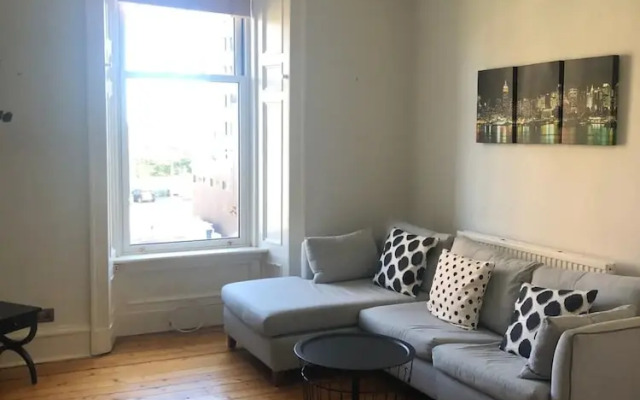 Stylish 1 Bedroom Apartment Near Leith