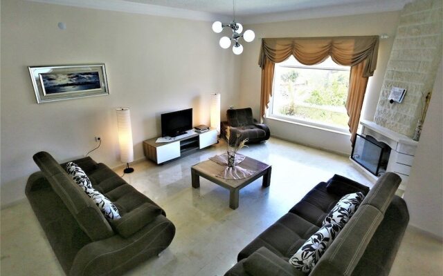 Villa Rimma by Akdenizvillam