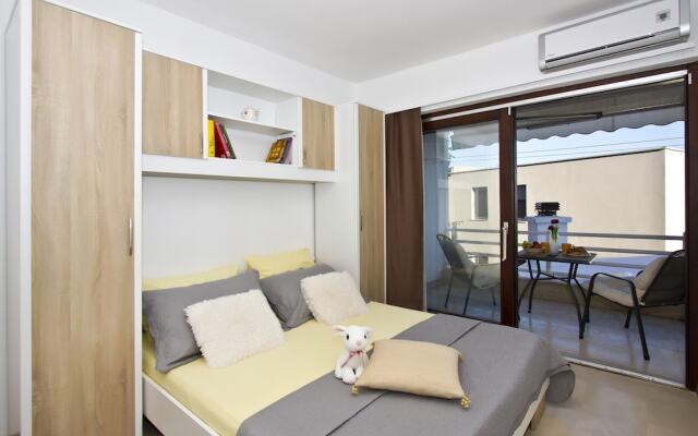 Comfort Apt.w.balcony Near Beach,marjan and Center