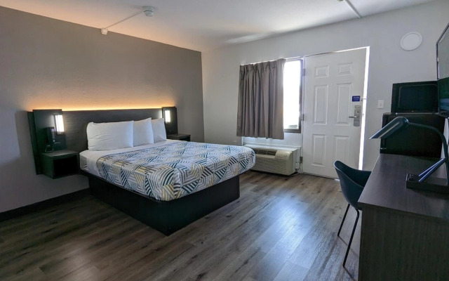 Motel 6 Leominster, MA