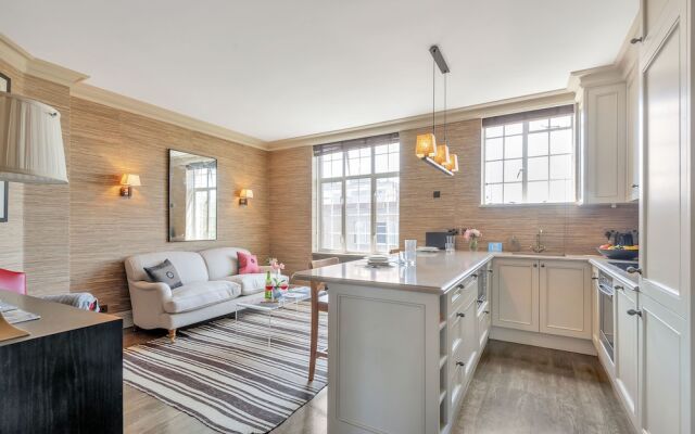 Stunning Chelsea Manor Gem - HBG