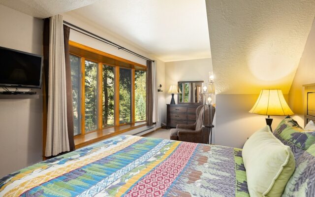 2054 The Pines 5 Bedroom Condo by RedAwning