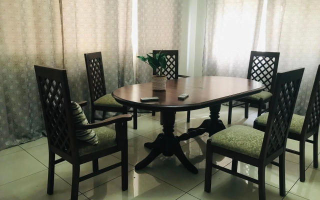 Executive 3 bedroom Apartment Space Available