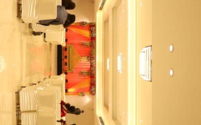 OYO 47017 Hotel Hallmark