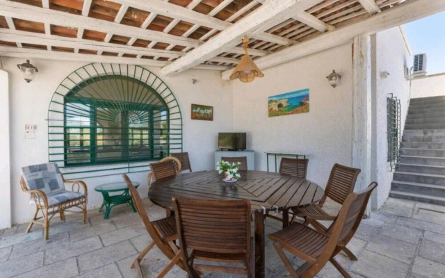 Villa With Garden and Relaxing Atmosphere