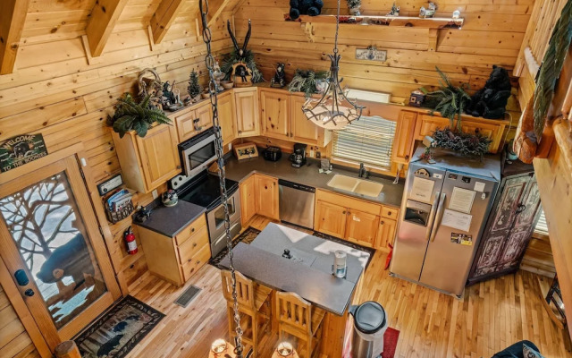 Luxurious Nine Bears Home Minutes Away to Gatlinburg by Redawning