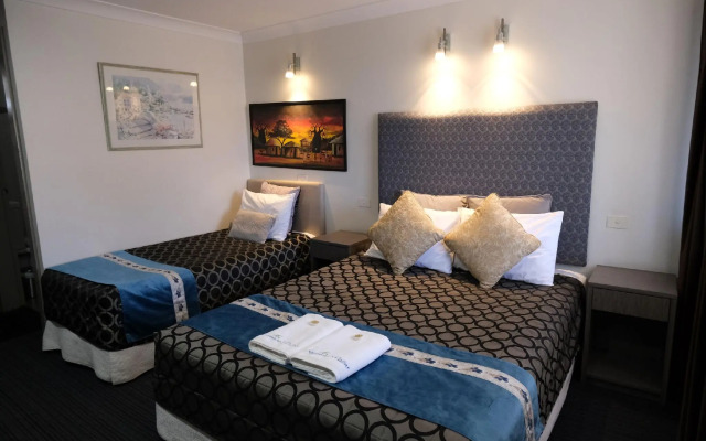 Sapphire Palms Motel