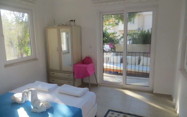 Villasevval-sleeps8-pool-bbq-ac-neartown