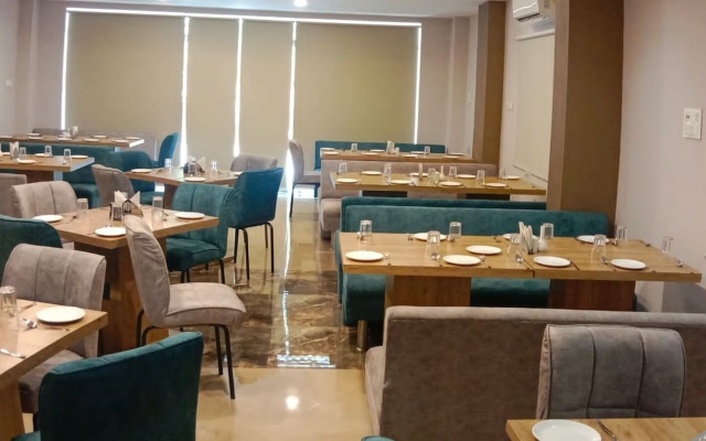 Hotel Mumbai House LIG Indore