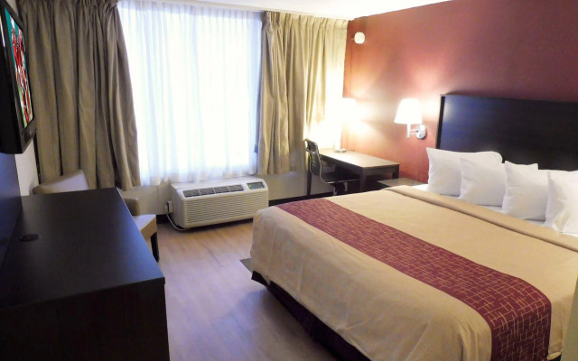 HomeTowne Studios by Red Roof & Conference Center Cortland