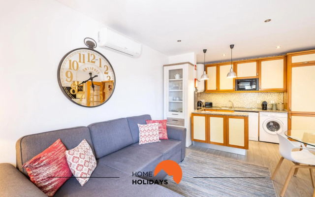 #094 Lovely Oura Beach Flat Only 5m NewTown