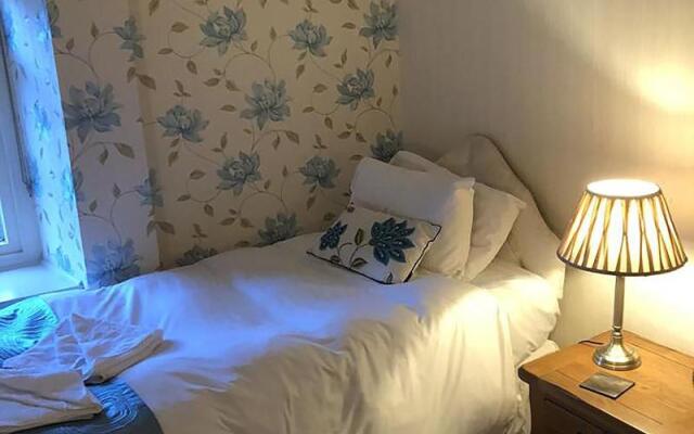 The Oakeley Arms Hotel