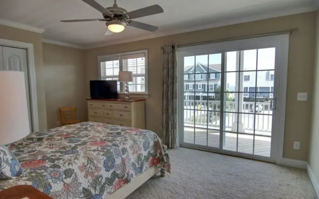 Welcome  4 Bedroom Home by RedAwning