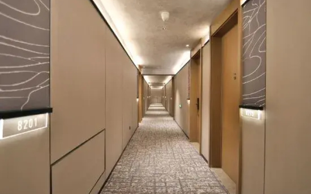 Atour Hotel, Wanda Plaza, Central East Road, Siping