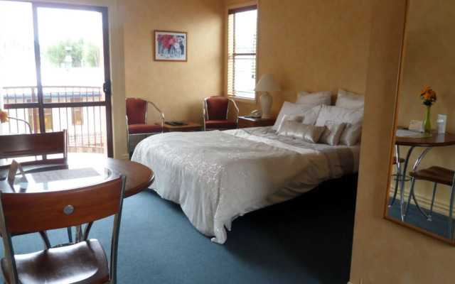 Red Tussock Motel