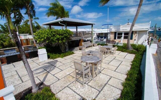 Harborside Motel & Marina