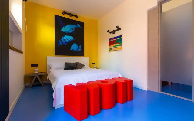 Amana in Naples With 1 Bedrooms and 1 Bathrooms