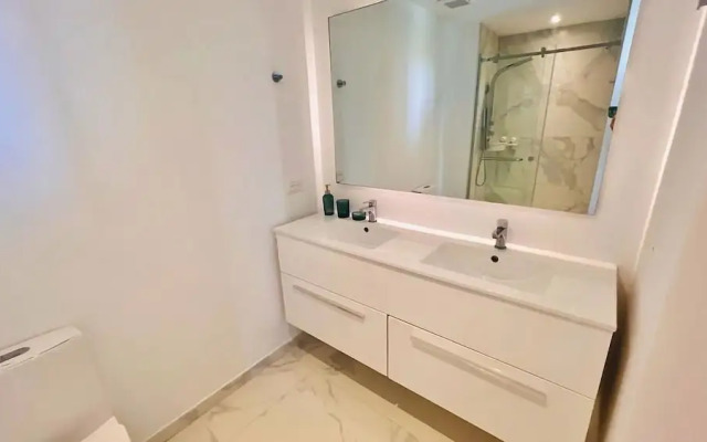 Luxury Apartment With Pool And Golf View