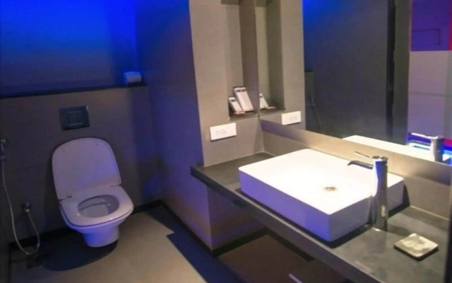 SinQ Party Hotel
