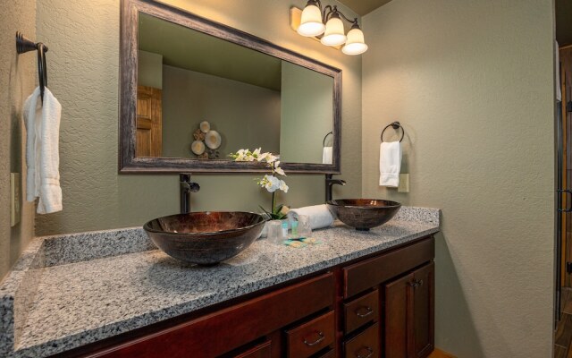 Splashing Bear Lodge