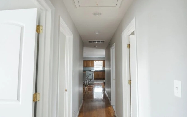 Newark Liberty Gem Brick House Apt 3
