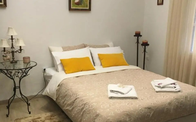 Cozy House with Backyard at Iraklio Attikis